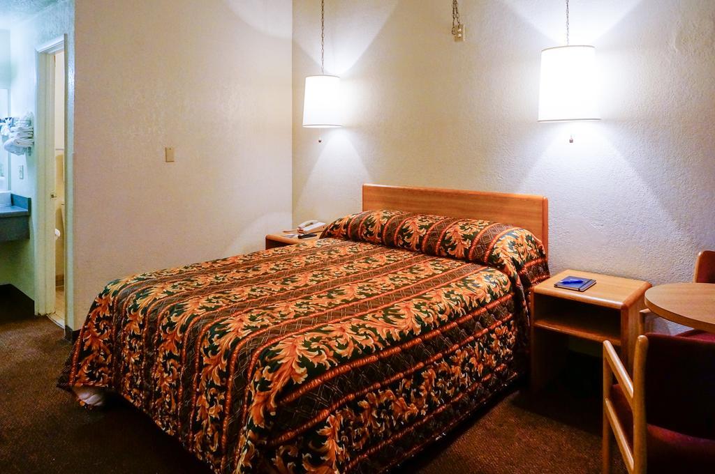 Ez 8 Motel San Jose II Room photo